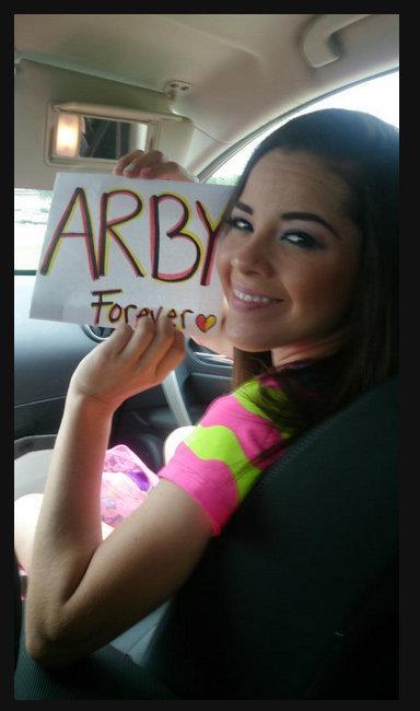 AroopyArby's tweet photo. @ArelyTellez  solamente te pido que puedo hacer para ganarme tu follow 😭😭💛 te quiero bb http://t.co/nfhrNEfBI1
