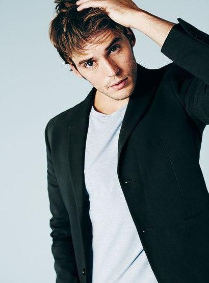 #samclaflin

Сэм Клафлин
