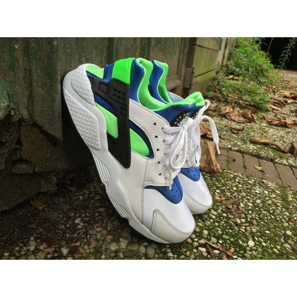 LOCKANDLOAD030's tweet image. Nike Air Huarache white-scream Green. Size 43 available in store. €120,- #lockandload #huarache