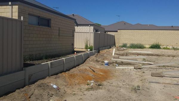 fostersfencing's tweet photo. Yay one side 60m on #retaining finished ranging 450 - 900 call +Fosters Fencing​ for #retainingperth or #fencingperth http://t.co/iCWv9SkwRu