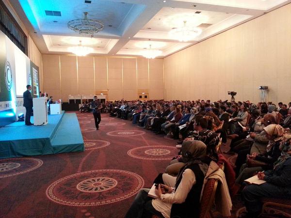 Semp.da 2. Gün:Salonlar dolu. “Yeşilay uyuşturucu politkaları sempozyumu yoğun bir katılmla oturumlarna devam edyor ”