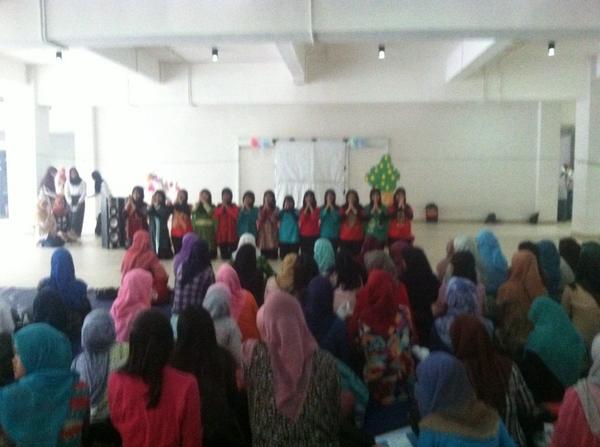 Yuk pada merapat ke selasar gedung D untuk melihat penampilan Maba Show FIK UI 2014 karya anak <a href="/FIKUI2014/">FIK UI 2014</a> loh ;))