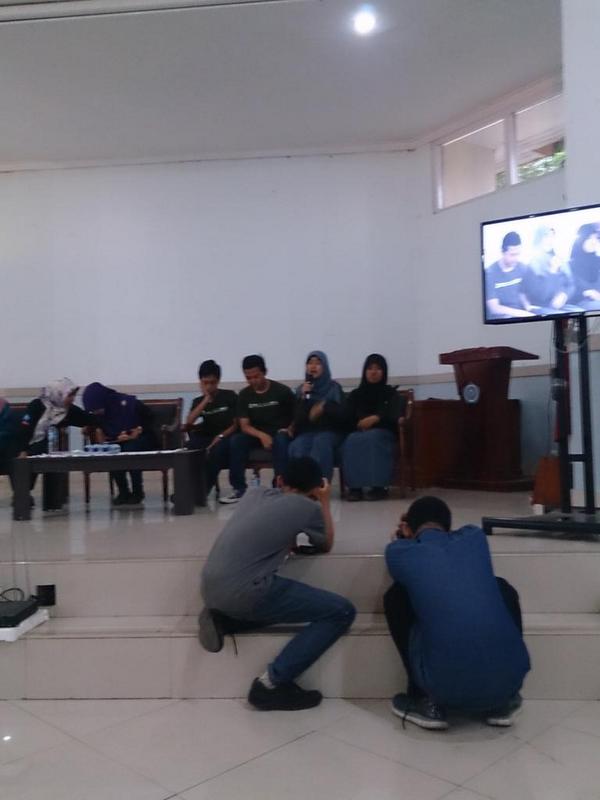 CitarumDoc2014's tweet photo. Jawaban dari para Film maker http://t.co/nxPiSmNJVI