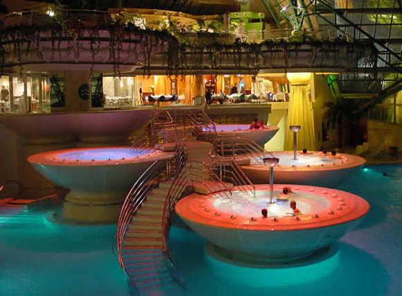 RT <a href="/viajerosblog/">Viajeros Blog</a>: Balneario de Caldea, #Andorra ➜ viajerosblog.com/liberando-tens… #turismo #viajes