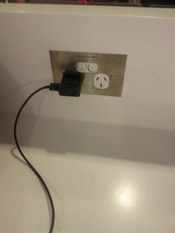 lhjh70's tweet image. So glad Sydney Airport gates have these #flatbattery #updatefix #releasedfromlimbo