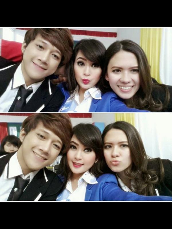 Biesss18's tweet photo. Selfie ❤️😀@michellejoan_ @dickymprasetyo @citrakharisma @Liora_ASPGGS @LioraASPGGS @MichellelovaB @Lioraaa_ASPGGS http://t.co/XATKNlCgfG