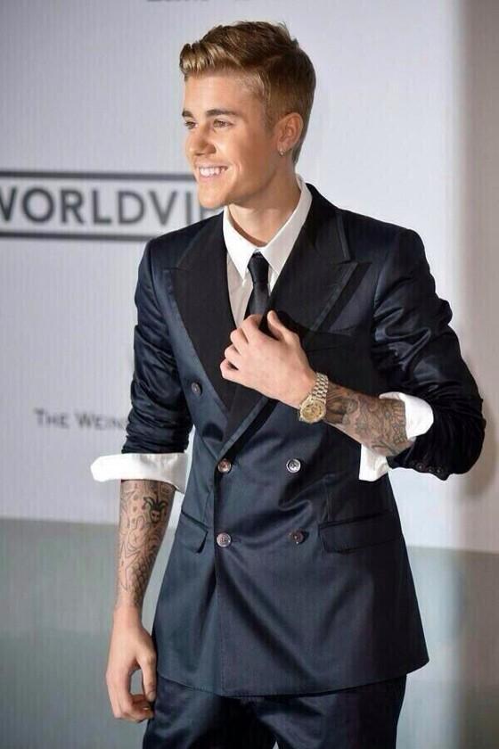 kidrxuhl1D's tweet photo. Dear France,
whatever you are doing, you're doing it right.

#EMABiggestFansJustinBieber http://t.co/W4w6uhbB6V