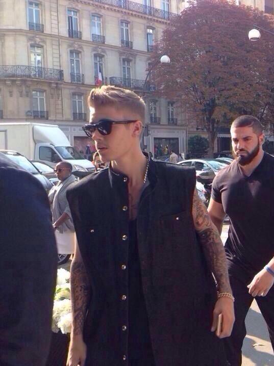 kidrxuhl1D's tweet photo. Dear France,
whatever you are doing, you're doing it right.

#EMABiggestFansJustinBieber http://t.co/W4w6uhbB6V