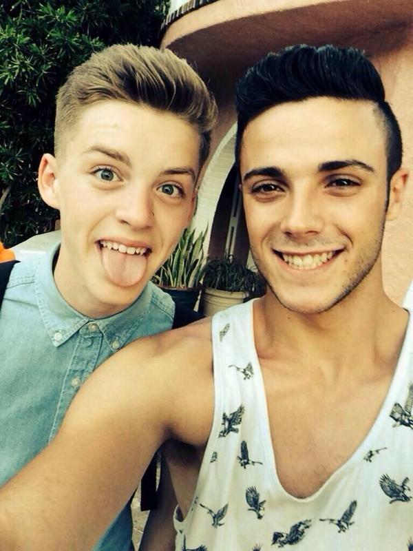 JakeQUpdates's tweet photo. @ReeceBibby @BarclayBeales if this tweet gets loads RTs,will u boys pls follow me?Supporting from start til end! ILY💕 http://t.co/FhON4L4AtT