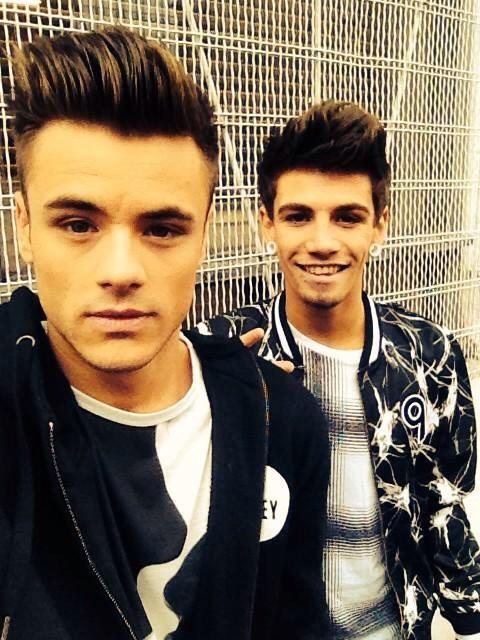 JakeQUpdates's tweet photo. @jakesims_ @CaseyCodyJ if this tweet gets enough RTs for u boys 2 notice,will u pls follow me?Fan from start til end💞 http://t.co/PlfbLGt1St