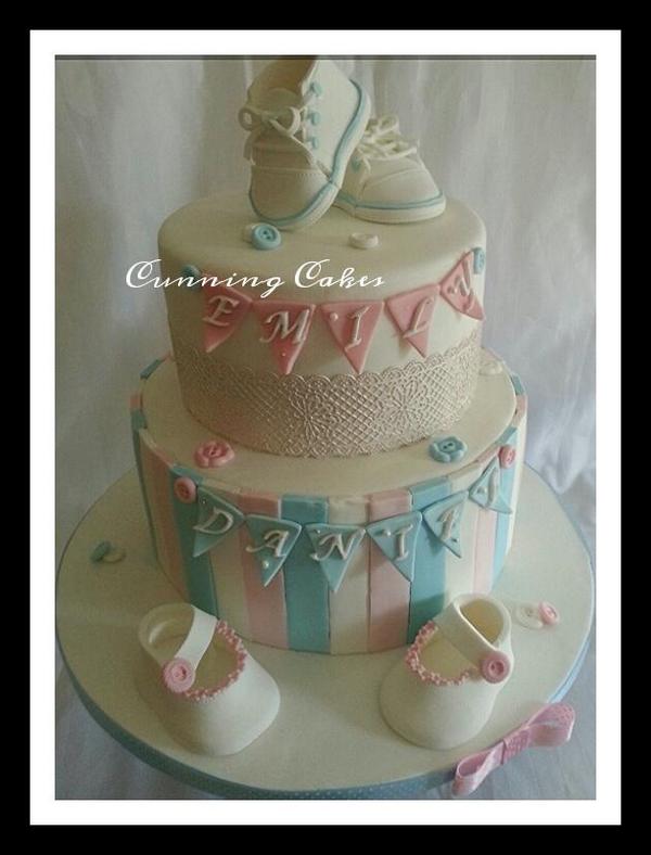 cunning_cakes's tweet photo. Twin christening cake for emily &amp; daniel http://t.co/D2kQEkd53e