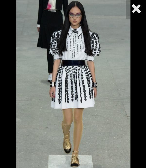 emadele1's tweet photo. My Chanel favs #Chanel #chanelboulevard #PFW #SS15 @CHANEL @BritishVogue http://t.co/hSFtCL0aub