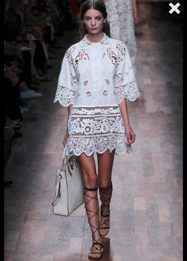 emadele1's tweet photo. Valentino Valentino Valentino 😍 @MaisonValentino @BritishVogue #PFW #Valentino #SS15 http://t.co/nZuQJ1Rttp