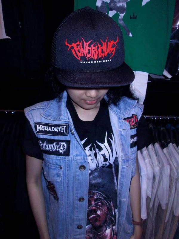 ENORMOUS - WAJAH BERINGAS

TRUCKER

IDR 65.000