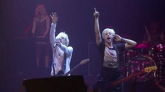 Musicgirl708's tweet photo. Idk y but after an @officialR5 concert I always turn into a #Rossker girl:) even tho it's livestream it still counts http://t.co/4qmvWRx3fJ