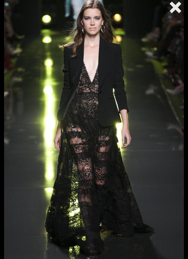 emadele1's tweet photo. Not one of his best collections, but he's still King of Paris🇫🇷🙌👑 @ElieSaabWorld #ElieSaab #SS15 #PFW http://t.co/aLnwvcwiRn