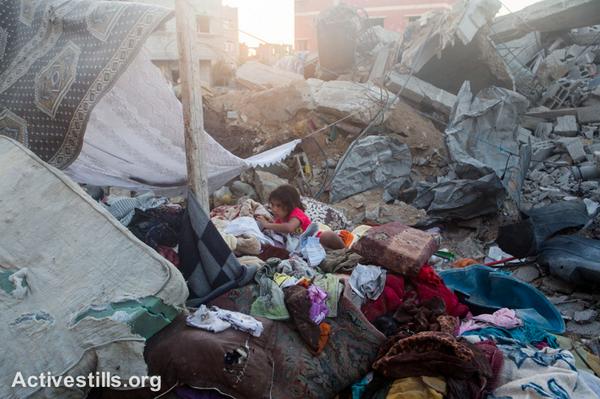 NewsRevo's tweet photo. #Gaza's children face an uncertain future: http://t.co/D8yQ1cbUzZ by @972mag (PHOTOS) via @activestills http://t.co/s7eWTMuA47