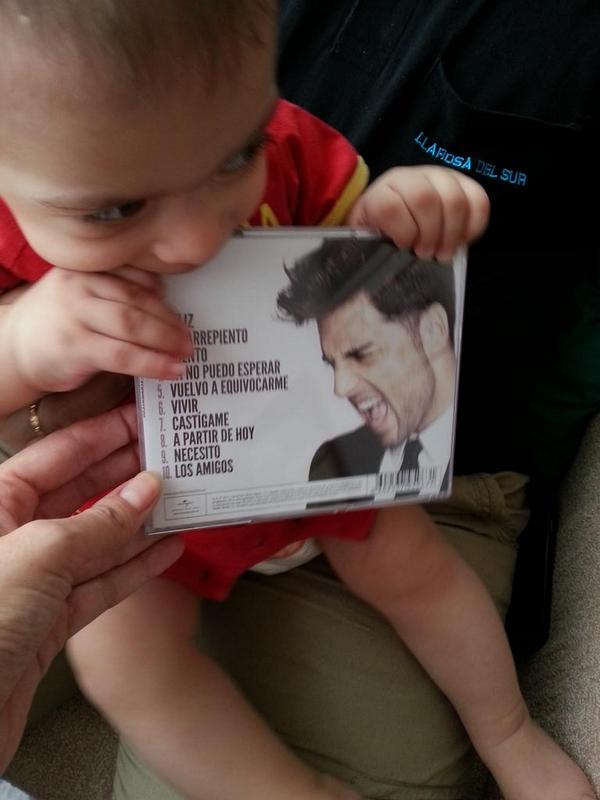 acitapmis's tweet photo. Por fin mi bebé aprende a #Vivir #Feliz, gracias a lo nuevo de @David_Busta http://t.co/TbjqqnikGS