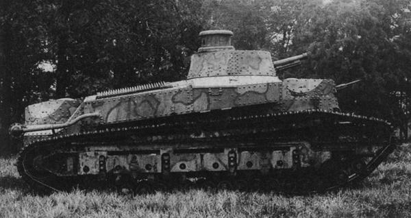 試作1号戦車
大日本帝国陸軍によって1927年に開発された戦車。初めて日本が独自開発した戦車である。主砲には57mm砲を採用、エンジンはガソリンエンジンを搭載し140馬力であった。