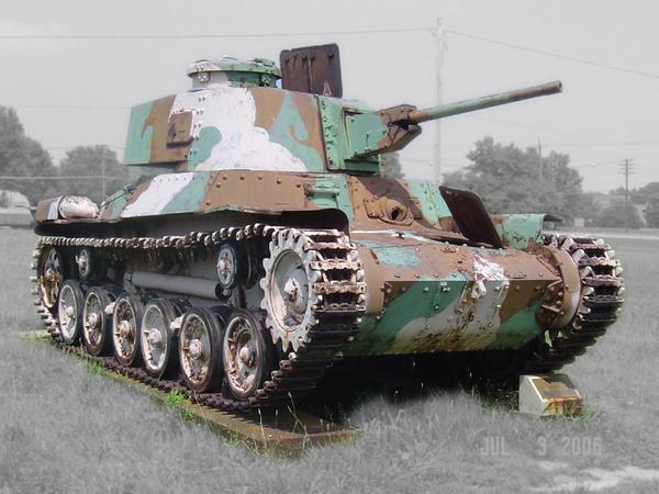 九七式中戦車チハ
この戦車は、当時ガソリンエンジンが主流だった中で珍しくディーゼルエンジンを搭載している。対戦車戦を想定したものではなく、陣地攻撃や対歩兵など歩兵支援を目的とし、戦車への攻撃手段を持たない歩兵への効果は絶大であった。