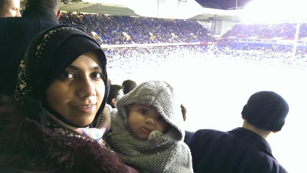 MShafen's tweet image. @VodafoneUK @LGUK The #MostDevoted Arsenal fan is my husband @russell_anam . He takes to all #football games.