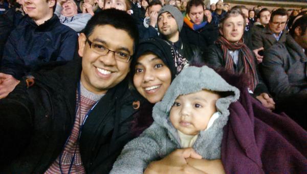 MShafen's tweet image. @VodafoneUK @LGUK The #MostDevoted Arsenal fan is my husband @russell_anam . He takes to all #football games.