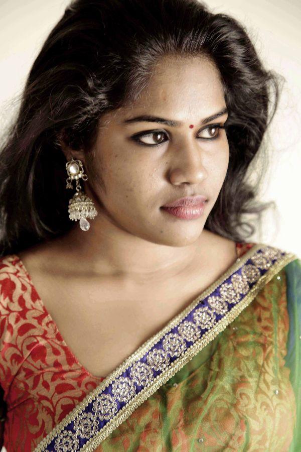 KollywoodCinima's tweet photo. #KC Actress #Navathi Photoshoot images 01 http://t.co/BjqiZvRgx8