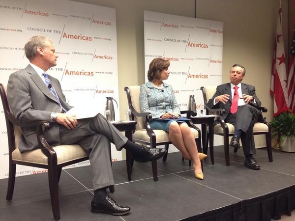 keziamckeague's tweet photo. .@ASCOA @ericfarns hosts @SBAgov @MCS4Biz and #AmbEMM @EmbamexEUA for discussion on North American supply chains http://t.co/I5FPTRxczi