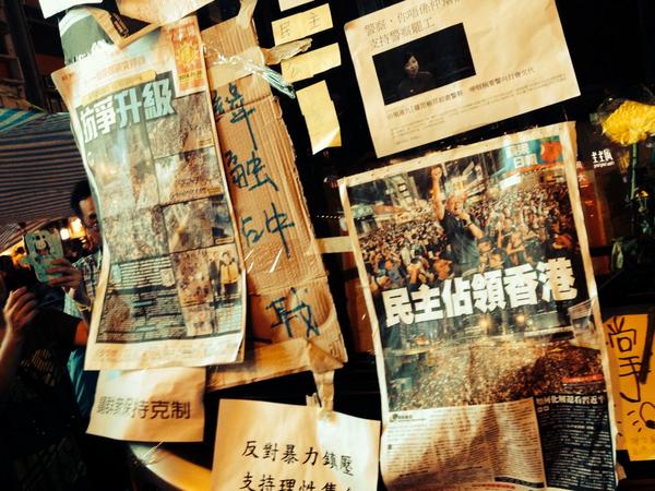 TravelFoto's tweet photo. #民主 佔領 #香港 #公民抗命 #遍地開花 #佔領中環 #旺角 #HK930 #Democracy Occupy #HongKong #CivilDisobedience #OccupyCentral @hu_jia @OCLPHK http://t.co/ZDEnoUchB8