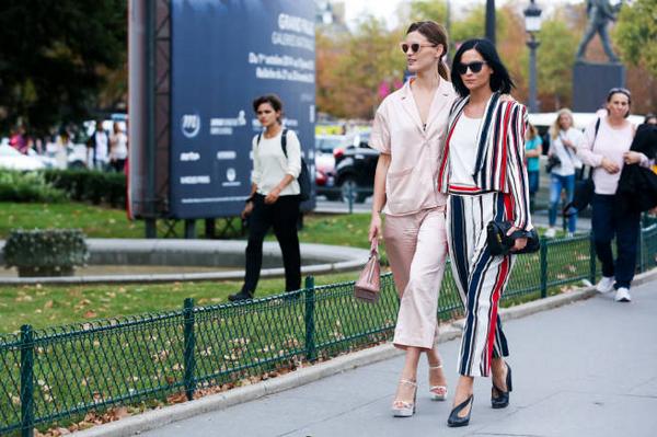 66 to die for Paris street style photos: on.elle.com/1CDYwxJ