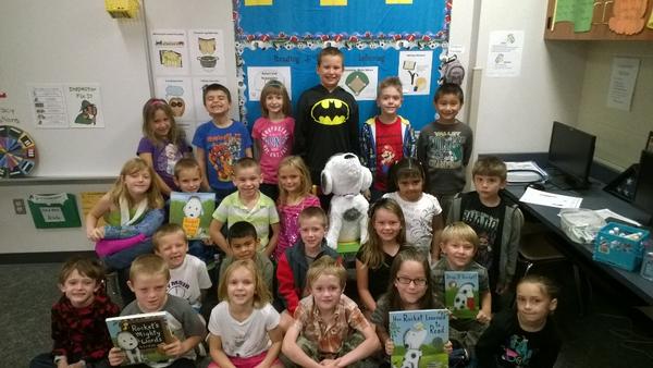 murphyaredding's tweet photo. Super excited about our Rocket books! Thanks @tadhills @schwartzwade @reddingschool #ReadLikeRocket http://t.co/5qWa1iercF