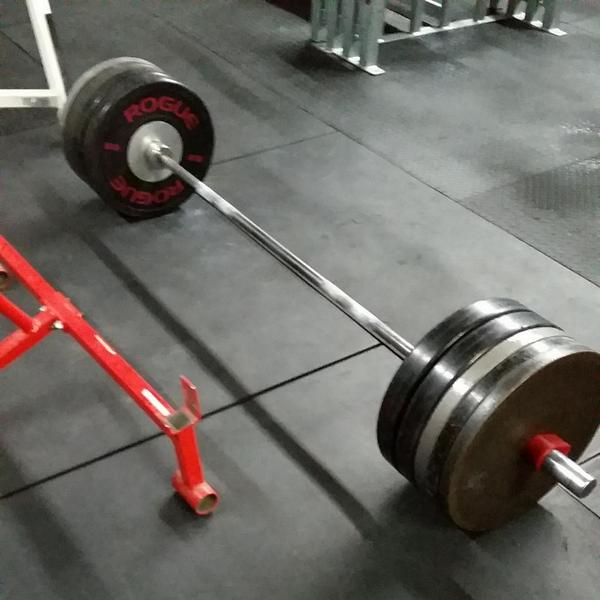 ljohnson264mma's tweet photo. My bar for deadlifts this morning! #f3fitness #training #michigantopteam #MMA #uberMUSCLES #weighttraining #thegrind http://t.co/yafZ7VG7cy