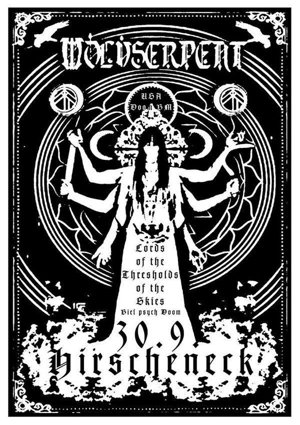 Hüt: Wolvserpent, dunkelster Doom aus Idaho.
Support: Lords Of The Thresholds Of The Skies.
Tür 21:30 <a href="/Hirscheneck/">Hirscheneck</a>