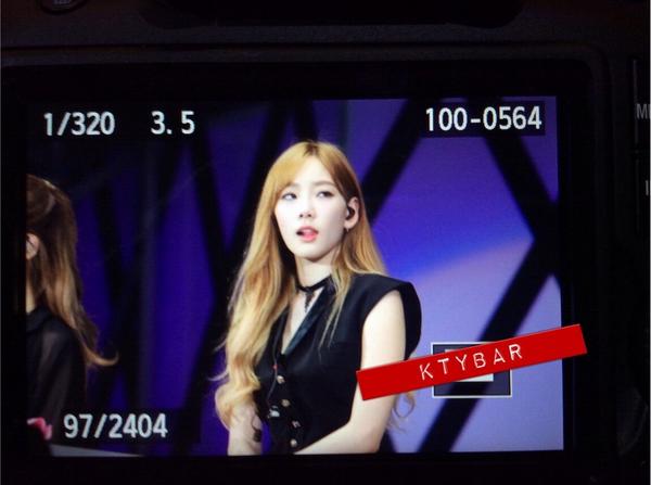 [PIC][30-09-2014]SNSD khởi hành đi Trung Quốc để tham dự "China for GG 1st Fan Party in ShenZhen" vào sáng nay ByyoDWMCMAA4tHh