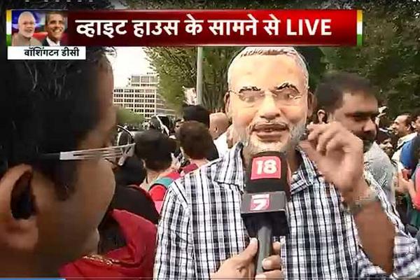 News18India's tweet image. मोदी समर्थक व्हाइट हाउस के बाहर जुटे 
#ModiMeetsAmerica