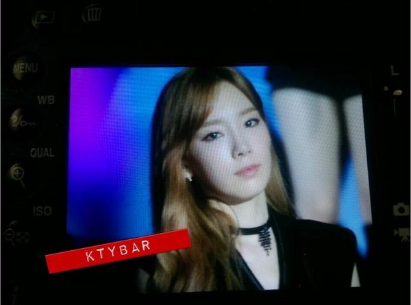 [PIC][30-09-2014]SNSD khởi hành đi Trung Quốc để tham dự "China for GG 1st Fan Party in ShenZhen" vào sáng nay - Page 2 ByytomRCEAAJ_Vh