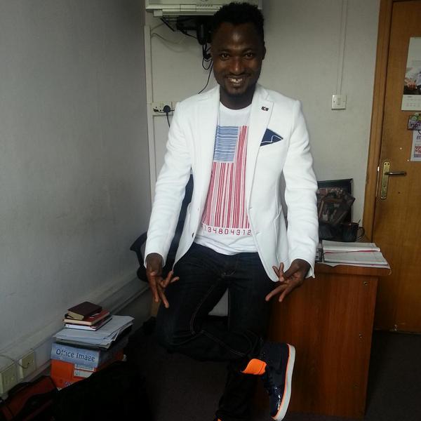 funnyfacegh's tweet photo. Swaagon papa loves #funnyfans #obaaw) #Nobagawaya #kpozooooo #kpazaaaa #idontfearanythingshiiiee333rrrrrr http://t.co/lGyV1uHbTS