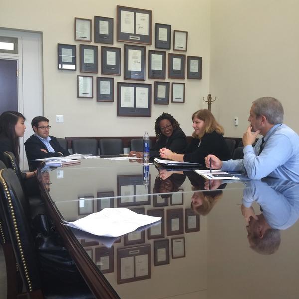 APA_Planning's tweet photo. Members of APA Leadership and staff meet with Senator @DickDurbin staff during #plannersdayonthehill #APAPolicy http://t.co/YfnxkepNC9