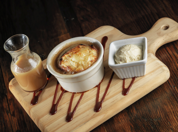 Confusiontapas's tweet image. #Fret? C’est le temps d’un #PuddingChômeur au #SiropdErable avec sa #CrèmeGlacée aux #dattes et sa #saucecaramel