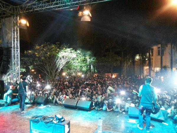 Semakin menggila 'saint of my life' ~ <a href="/SID_Official/">SID</a>  #KonserSvaraBumi #TolakReklamasiTelukBenoa <a href="/RollingStoneINA/">Rolling Stone INA</a>