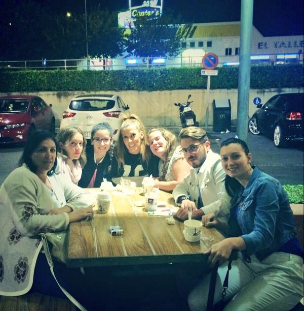 Maria5280Maria's tweet photo. Como en los viejos tiempos... @andreitapotrill @Aida_V_ @pichi690 @CarmenMariaGVB @anagm_23 rodeada de buena gente! http://t.co/FQ7Nj7ypfx
