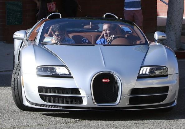 CelebCarz's tweet photo. Arnold Schwarzenegger in his Bugatti Veyron Grand Sport Vitesse http://t.co/XHNPLNCheb