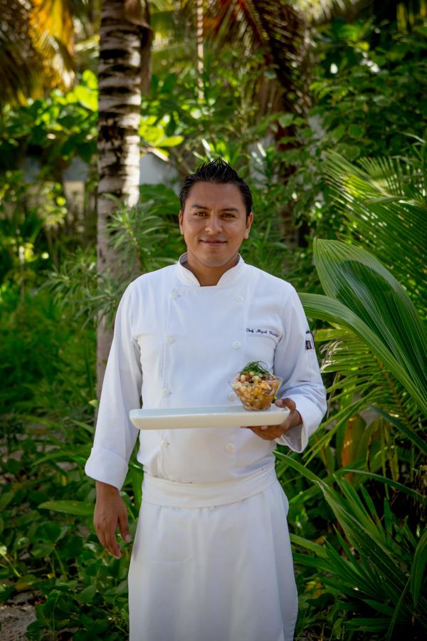 ZiggysTulum's tweet photo. @ChefMHidalgo waiting to delight you with his culinary specialities!
#soulfoodtulum #mexicangourmetfood #Ziggystulum http://t.co/w0D4b2buA4