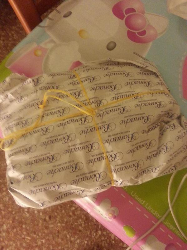 PisoShore's tweet photo. Ese momento en el que te regalan una bandeja de dulces por la calle... #Malrolleo #HistoriasPisoShore http://t.co/Nxo8LDwbNx