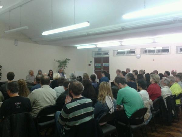 NorthLondonSTWC's tweet photo. Important stuff from Iraqi speaker @SamiRamadani1 packed @NorthLondonSTWC mtg,70+ on why we are against #iraq3 @STWuk http://t.co/uV9NaojSgp