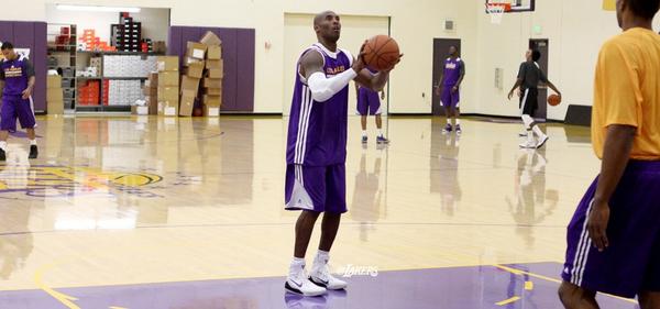 The moment you've all been waiting for, #24 is back on the floor. #GoLakers