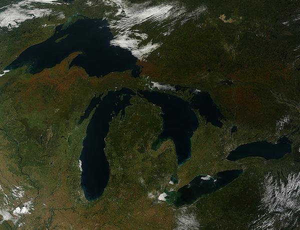 Discovery's tweet photo. Photo of the Day: Fall colors are arriving around the Great Lakes! via @NASA http://t.co/GMj94xtaam