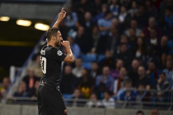 OfficialASRoma's tweet photo. #CityvRoma LIVE! Francesco Totti! http://t.co/iWrndsPbSr