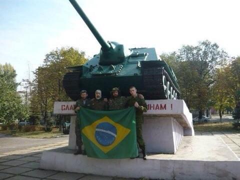 pandenik's tweet photo. 1-я Интернациональная бригада боевиков. Здесь собран мусор со всего мира. Донбасс превращается в большой отстойник. http://t.co/6wISGnAydi