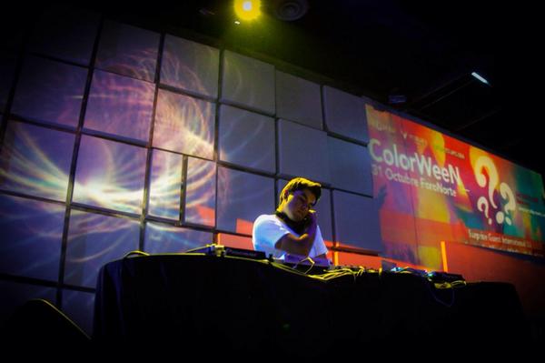 DjaneAlyson's tweet photo. @cesarlugomusic #armadafest "Remember Special Night" http://t.co/tPCeIAaxak